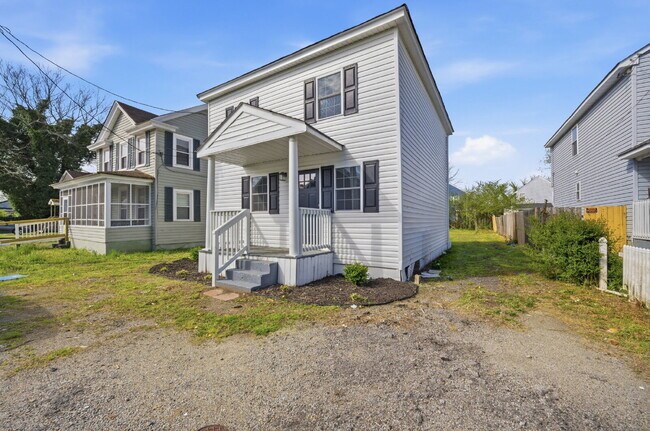 Building Photo - NEWLY REMODELED 4 BEDROOM COLONIAL HOME FOR RENT IN SUFFOLK!