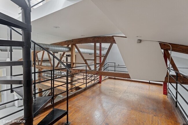 Building Photo - 606 W 18th St
