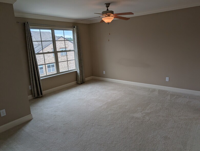 Building Photo - 419 Waterbrook Dr