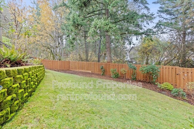 Building Photo - 7533 SW Applegate Dr