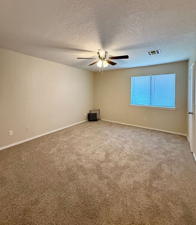 Building Photo - Duplex in East Norman with 2 car garage!