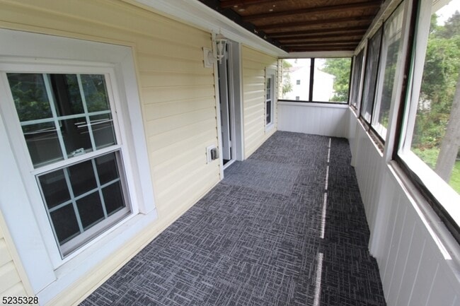 Building Photo - 28 White Meadow Ave