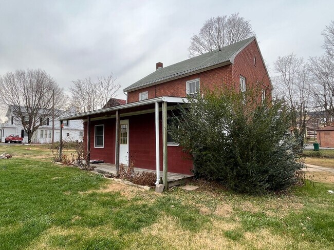 Building Photo - Charming 2-Bedroom Duplex Retreat on Mcgah...