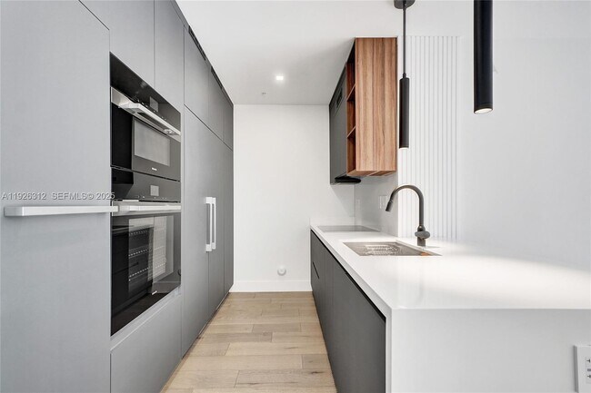 Building Photo - 200 Sunrise Dr