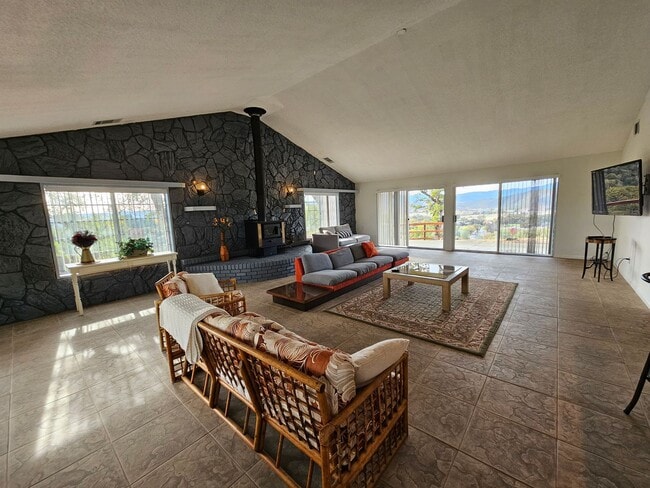 Building Photo - Breathtaking VIEWS in Hidden Valley Lake!