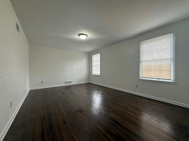 Building Photo - 5512 Cottonwood Rd