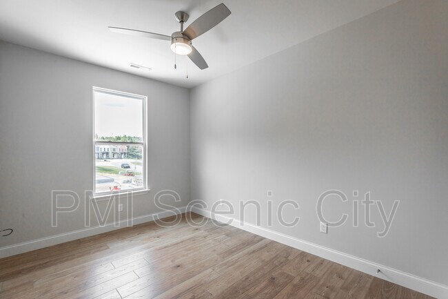 Building Photo - 1904 Cypress Ln