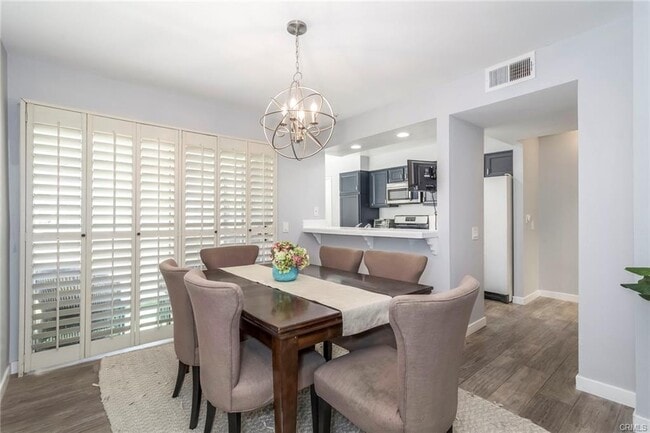 Building Photo - 5455 Sylmar Ave