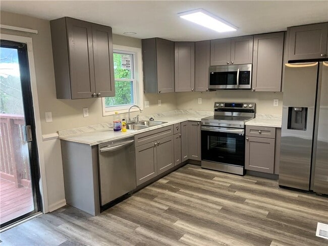 Building Photo - 5471 Martins Crossing Rd