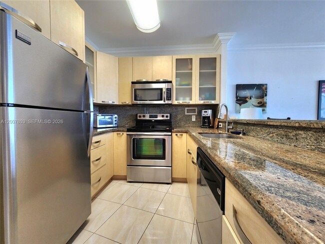 Building Photo - 3505 S Ocean Dr