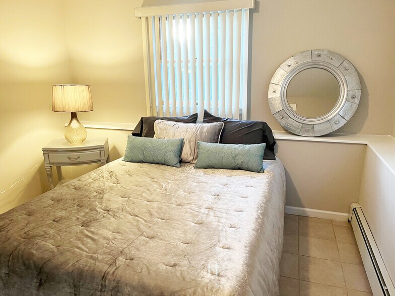 Building Photo - 36 2nd Ave