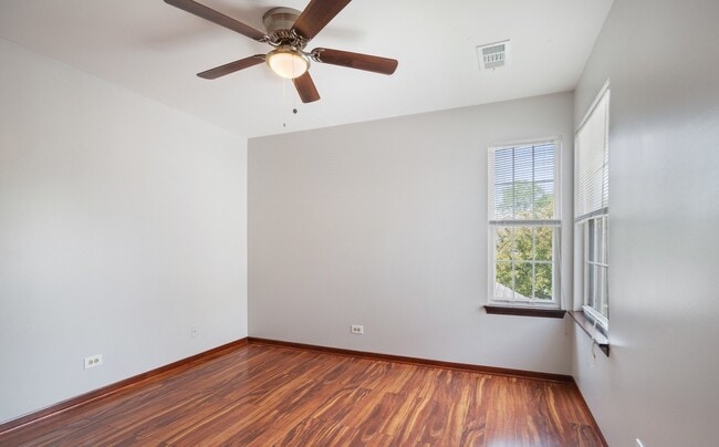 Building Photo - 295 Hunterdon Ct