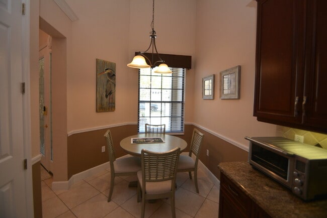 Building Photo - Furnished townhome! Located in Plantation ...