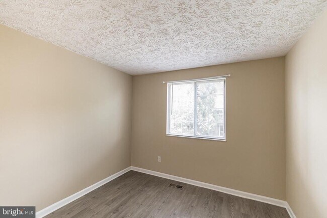Building Photo - 6302 Betsy Ross Ct