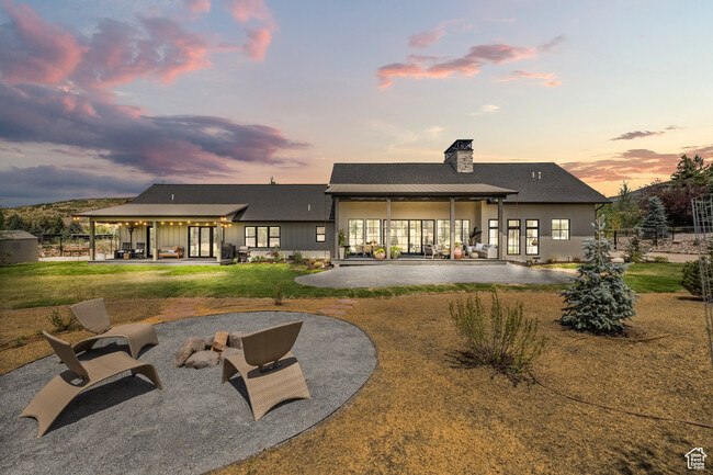 Building Photo - 5240 E Lake Creek Rd