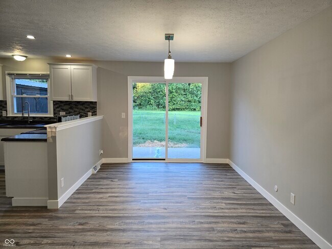 Building Photo - 2115 Dawnshire Dr