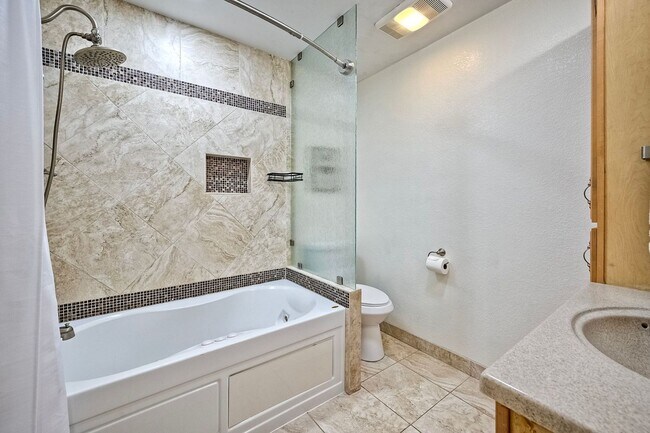 Building Photo - Charming 4-Bedroom Home in Bay Park — Move-In Special!!!