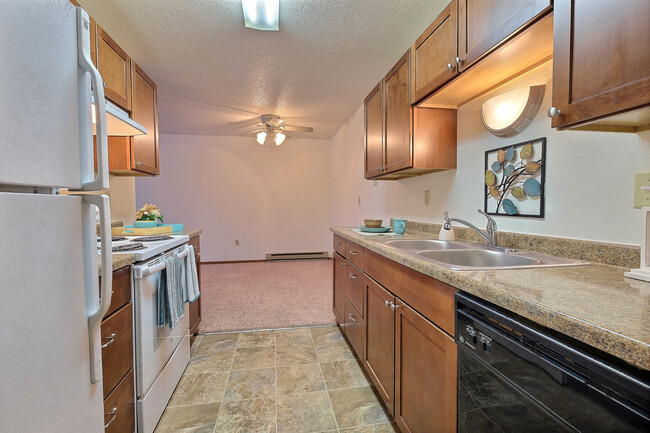 Fargo, ND Village West Apartments | Kitchen - Village West