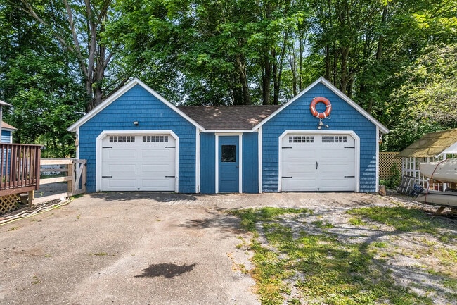 Building Photo - 333 Old County Rd
