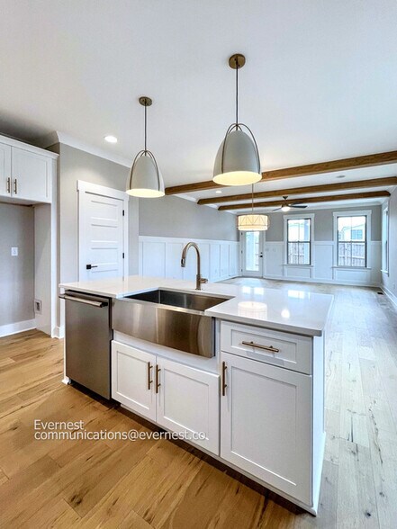 Building Photo - 1107 Walsh St