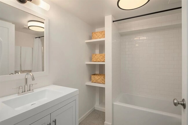 Building Photo - Laurelhurst View Home