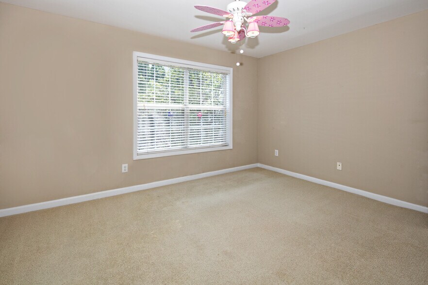 Building Photo - 4248 River Green Dr NW