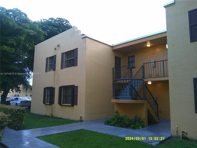 Building Photo - 666 NW 114th Ave