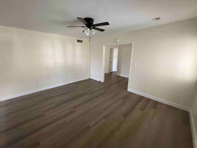 Building Photo - BEAUTIFUL FOUR BEDROOM TWO AND A HALF BATH HOME!