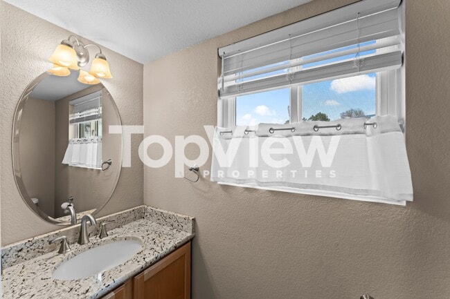 Building Photo - 10110 Clear Creek Rd