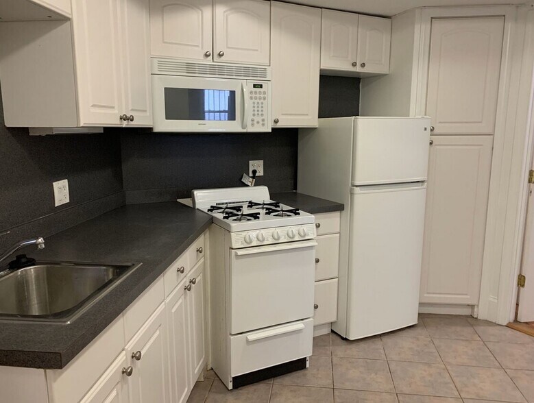 Images are representative samples of the advertised unit. Actual units shown during tours may differ - 207 Park Dr