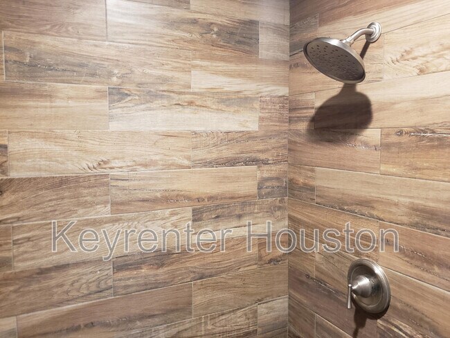 Building Photo - 23419 Verngate Dr