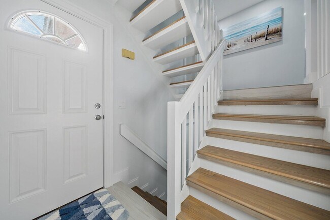 Building Photo - 3902 Fairway Dr S