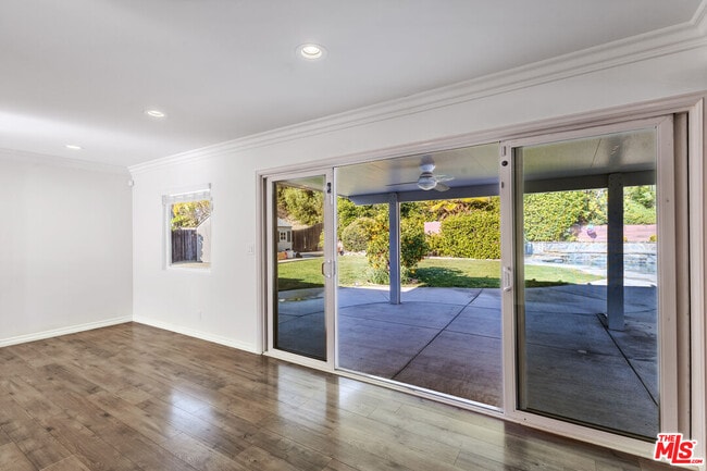 Building Photo - 1921 El Monte Dr