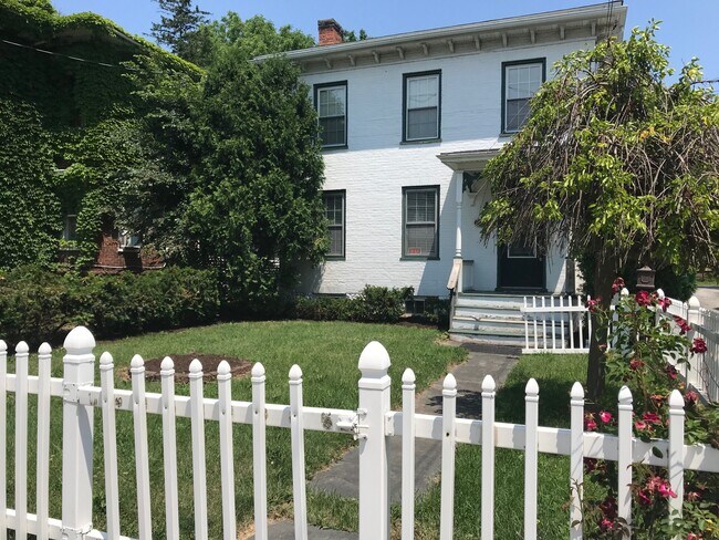 Primary Photo - 191 Pulteney St