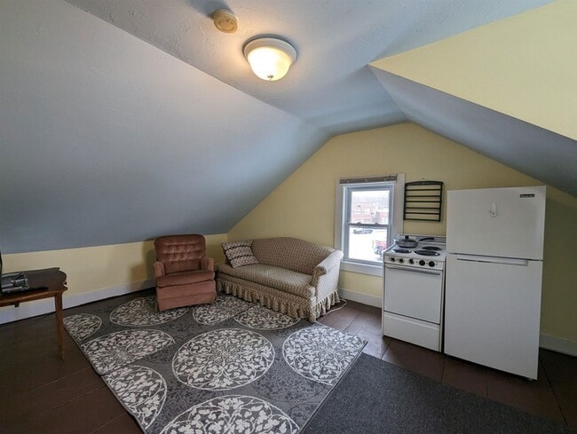 Building Photo - 8 6th St