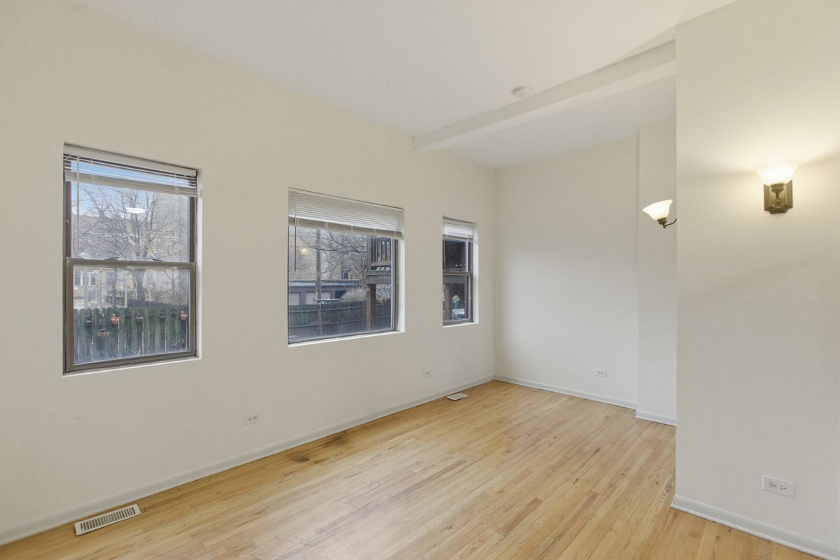 Building Photo - 5120 N Kenmore Ave