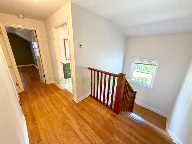 Building Photo - Lovely 3-Bedroom, 2-Bathroom House with Detached Garage in North Portland