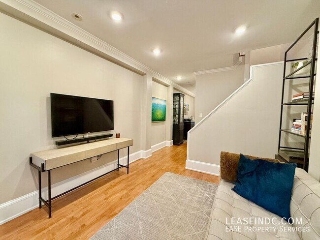 Building Photo - 2323 17th St NW