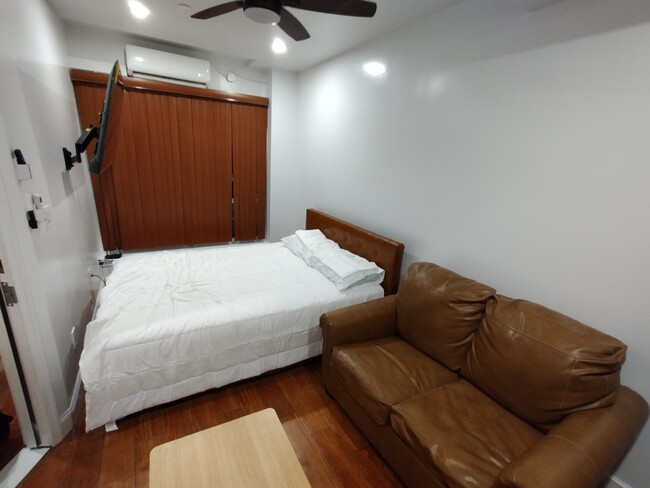 Additional Studio Apartment (4th bedroom) - 4 Strawberry St