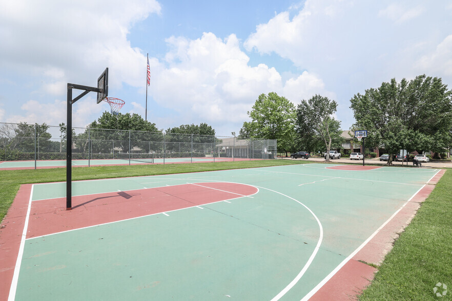 Basketball Court - The Greens at Owasso I/II