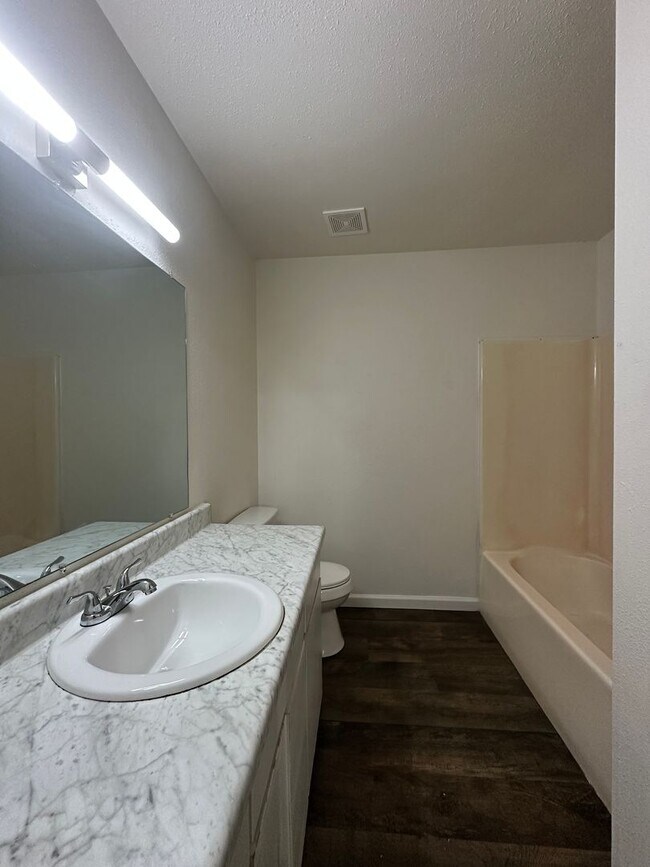 Building Photo - Kinkead Duplex