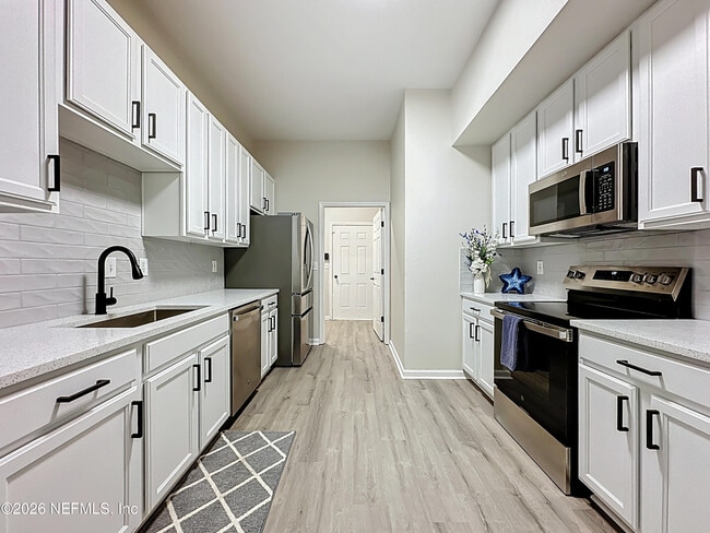 Building Photo - 13816 Herons Landing Way