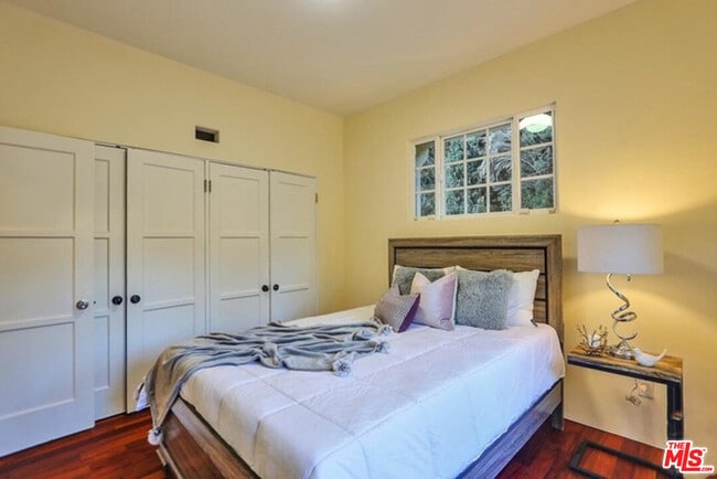 Building Photo - 1847 E Del Mar Blvd