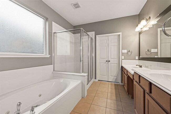 Building Photo - 2810 Shadow Canyon Ln