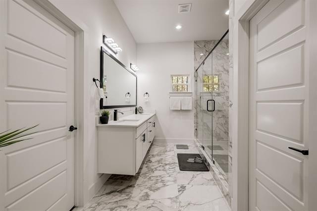 Building Photo - 2618 Carpenter Ave