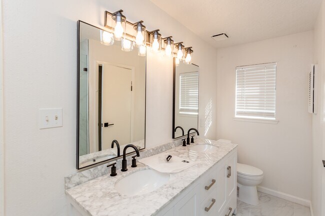 Building Photo - 5115 Beaver Hollow Dr