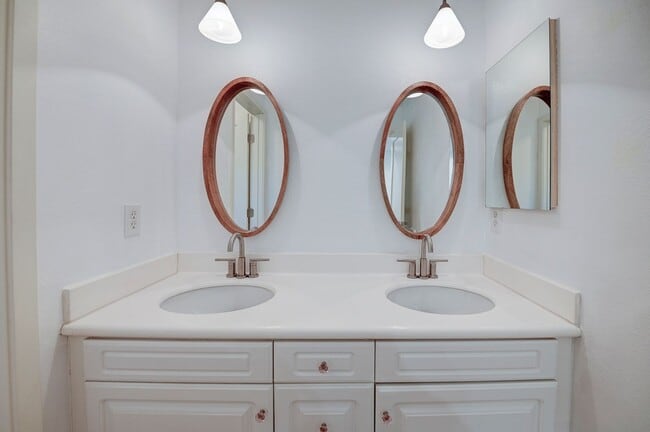 Building Photo - Amazing LARGE home in Ladera Ranch!