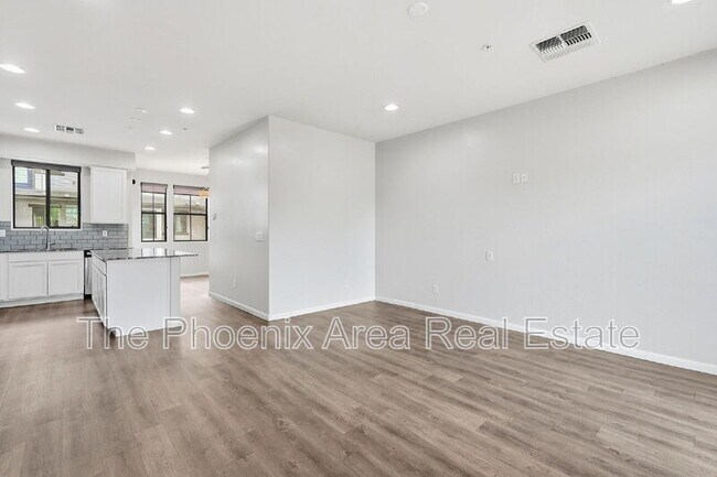 Building Photo - 2090 S Dorsey Ln