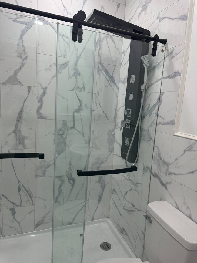 Building Photo - 1146 E 35th St