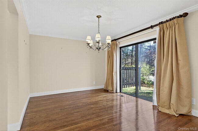 Building Photo - 7 Meadowood Dr